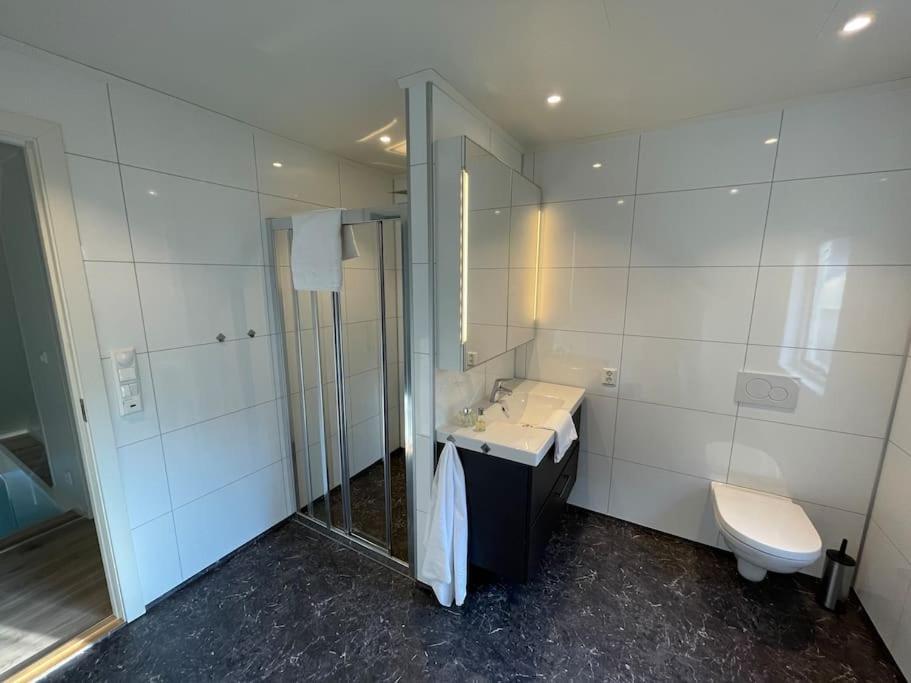A, The Far End Of Lofoten, Top Apartment. Sorvagen Luaran gambar
