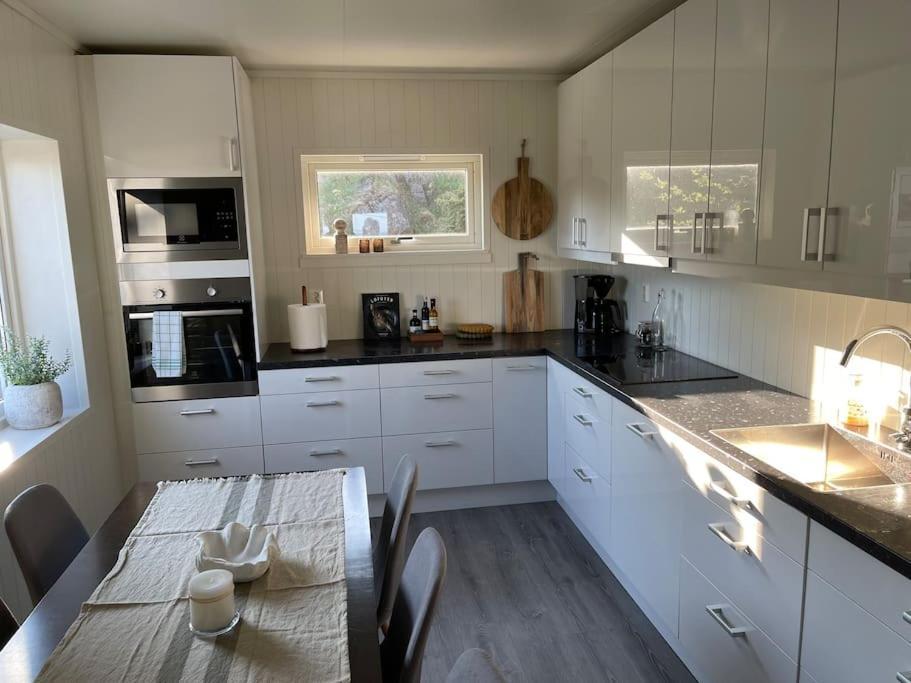 A, The Far End Of Lofoten, Top Apartment. Sorvagen Luaran gambar