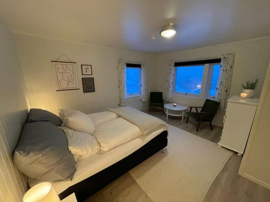 A, The Far End Of Lofoten, Top Apartment. Sorvagen Luaran gambar