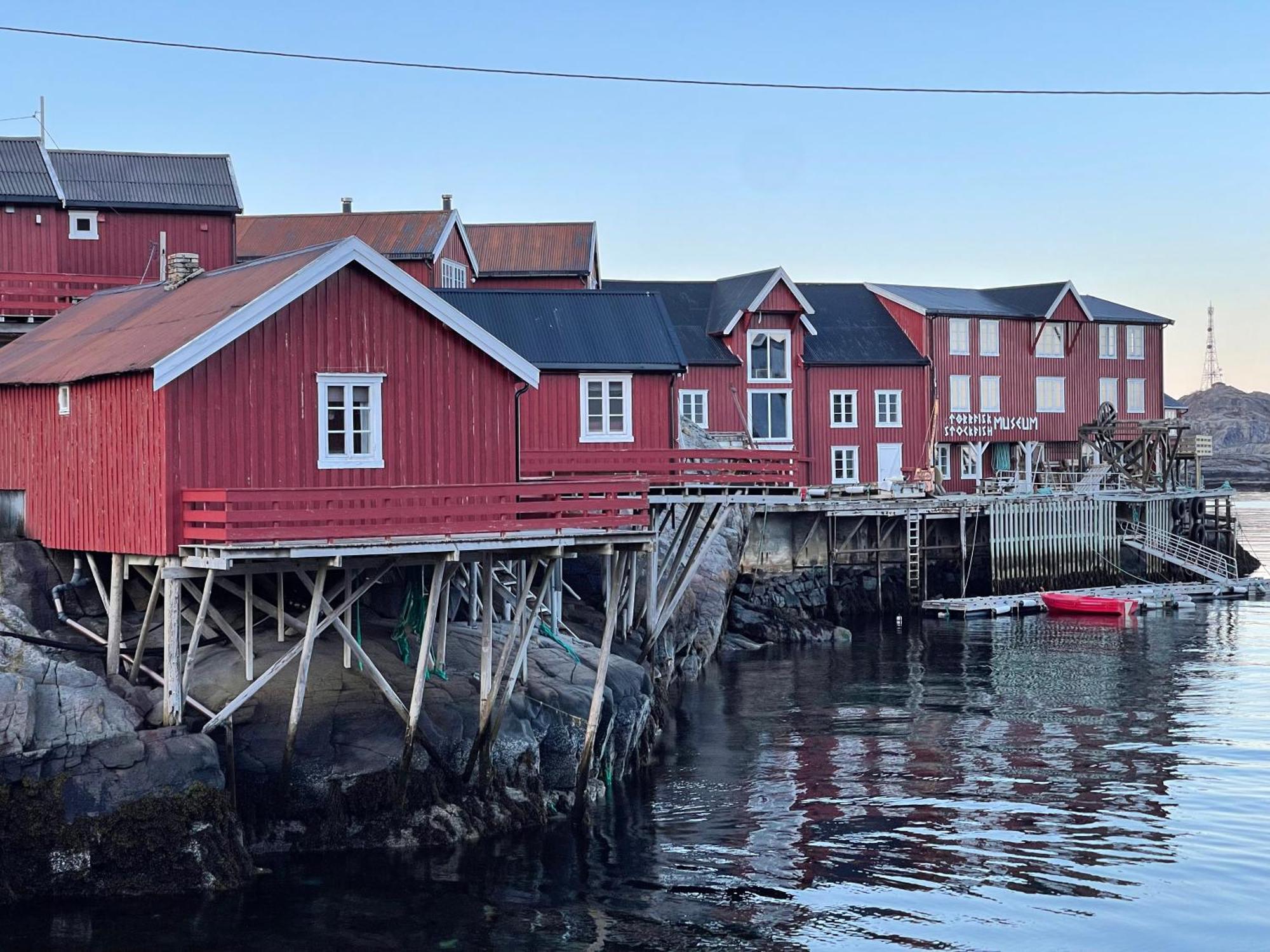 A, The Far End Of Lofoten, Top Apartment. Sorvagen Luaran gambar
